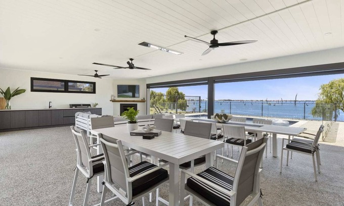 Yarrawonga House | NEW: Elements on the Waters Edge, Woodlands