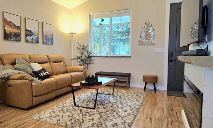 Post Falls House | New! EV Charger, Private
