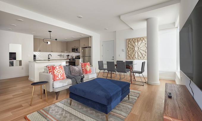 Hoboken Apartment | NEW Fab 4 BR - outdoor deck - gym - mins to NYC