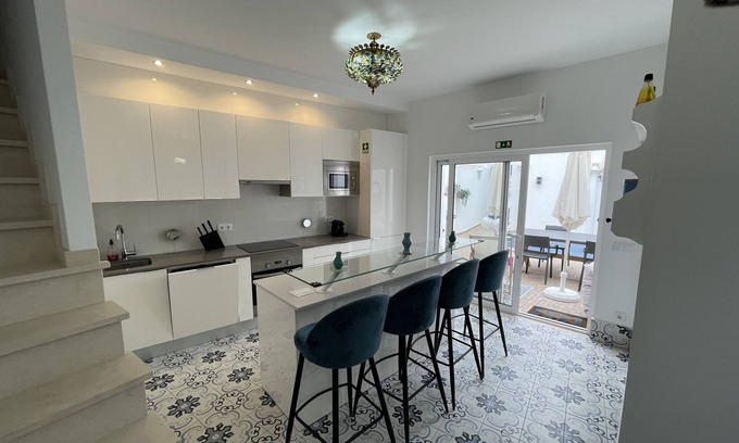 Luz de Tavira House | New for 2023 - charming refurbished townhouse in Luz de Tavira