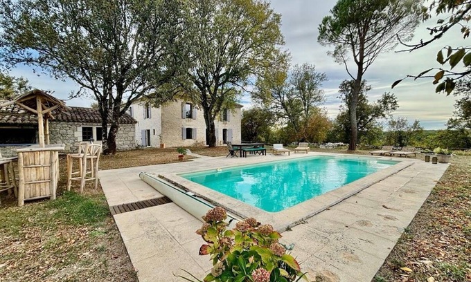 Sainte-Alauzie Apartment | New Gîte with swimming pool in a park in the south of the Lot