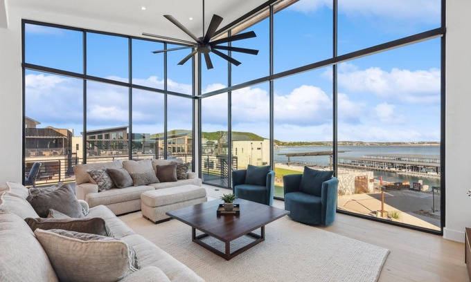 Graford House | New Glass Water View at PK *4bed/4.5 bath | Games, Paddle Boards & Kayaks!