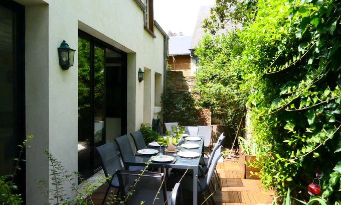 Beaugency House | NEW House near the château overlooking the Loire and the bridge, ideal for families/friends