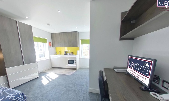 Coventry Apartment | New House - Queen Studio
