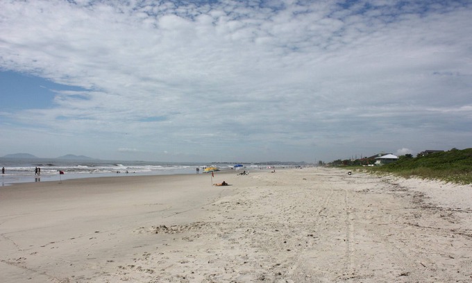 Itapoa House | New house w / WiFi 100 meters from the beach. See calendar availability.