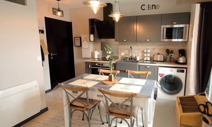 Port-en-Bessin-Huppain Apartment | New in 2018 apartment with sea and harbor views WW2 Normandy landing beaches
