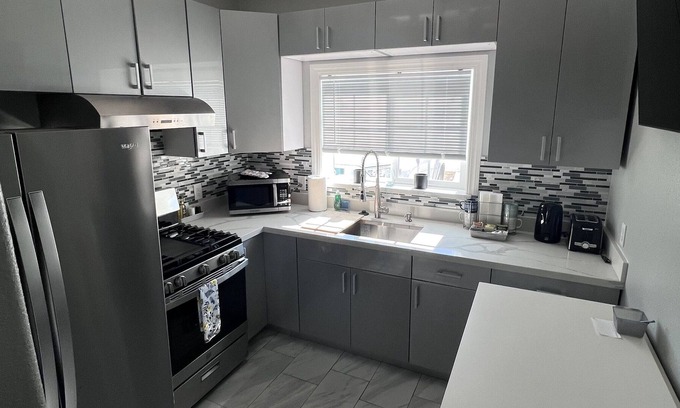 Anderson East Apartment | New intelligent dept. in a quiet area