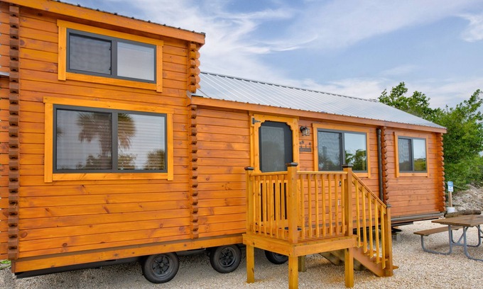 Marathon Cabin | New Keys Cabins. Family sized cabins with full kitchens,