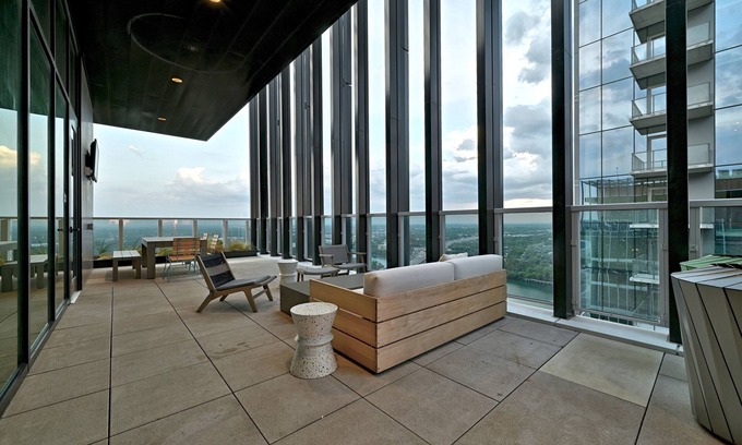 Rainey Street Historic District Condo | NEW Lake View Luxury Rooftop Pool Lobby Bar