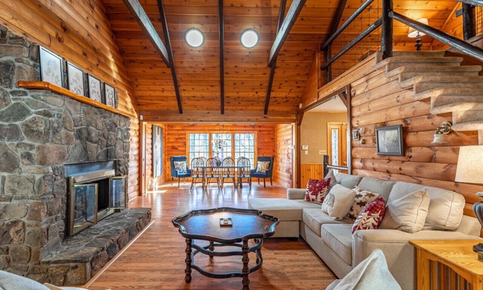 Woodbourne Cabin | NEW: Large Cabin w/Hot Tub & Game Room!