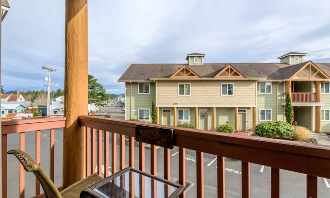 Florence Condo | New Listing! Adorable old town florence Condo - Close to Riverfront, restaurants and Bay Street!