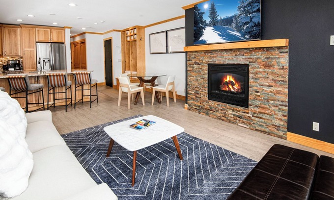 Avon Condo | New Listing! Avon Stay | Gondola Access | Nottingham Lake & River Trail