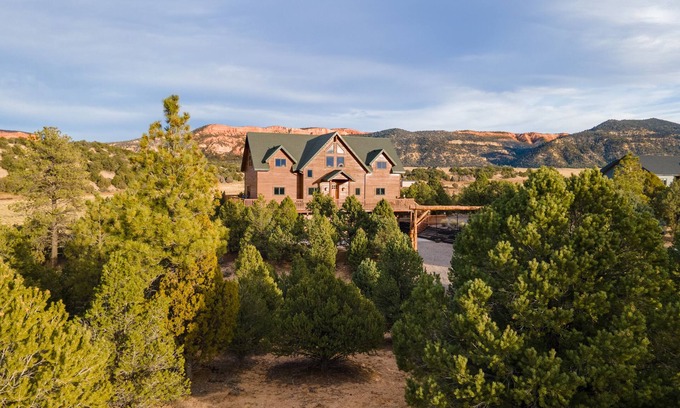 Panguitch Cabin | New Listing! Bryce Luxury Lodge