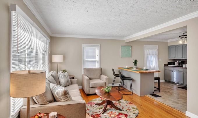 Jeffersonville - Clarksville House | NEW LISTING! Colonial Village Retreat 2BR
