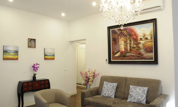 Santa Maria Novella Apartment | NEW Listing, Montebello Courtyard Luxury Apt 2 bdm/2 bath w/balcony