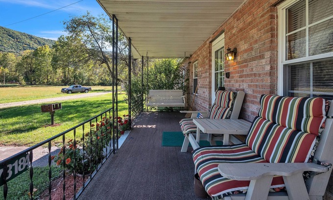 Seneca Rocks Cottage | NEW LISTING! Panoramic Paradise - Best View of Seneca Rocks