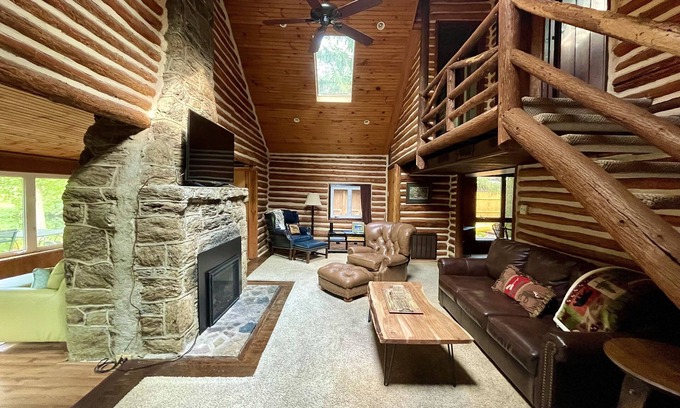 Medford Lakes House | *New Listing to Vrbo* Lovely Lakefront Log Cabin in Medford Lakes