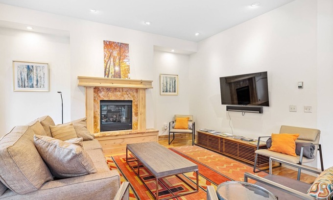 Big Sky Condo | New Listing! Townhouse in the Town Center with Private Hot Tub! 5 Minutes to the Skyline Bus Stop!