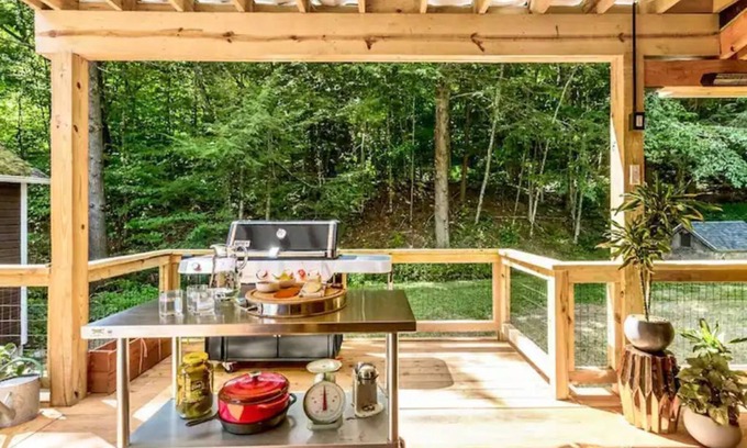 Shandaken House | New “Luxe” High Design “Inn” on Creek Near Skiing
