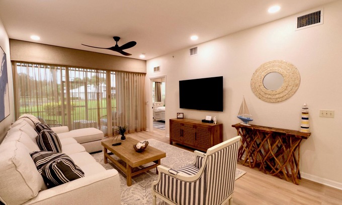 Naples Condo | NEW Luxury 2 BR plus den in Greenlinks Condo totally remodeled!