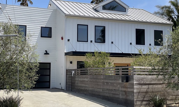 Leucadia Condo | New Luxury Beach Condo. 1 block from beach. 30 Day Executive Rental