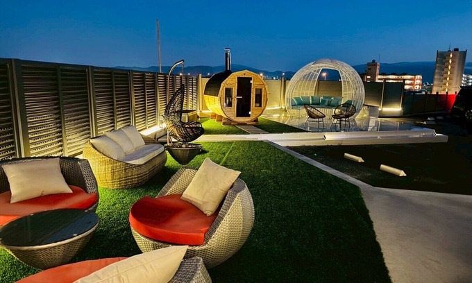 Hakata-ku Villa | New!Luxury Hills1500 sqm Superb patio Sauna BBQ Pool Parking 4 cars Pets allowed