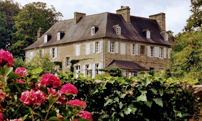 Quintin Other | New Manoir with grandiose spaces! Exceptional vacations guaranteed