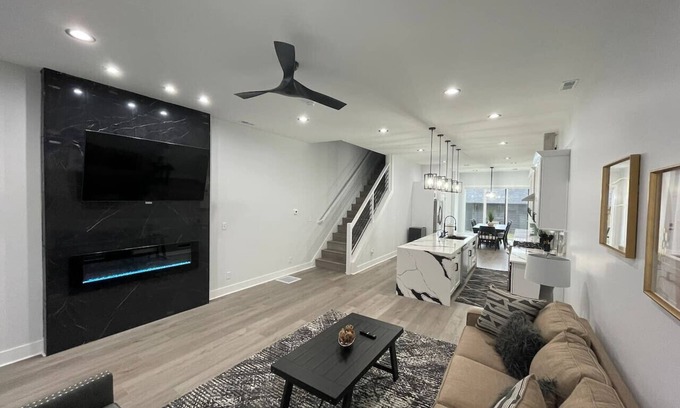 Fall Creek Place House | New Modern 4BR/5BA Downtown Indianapolis