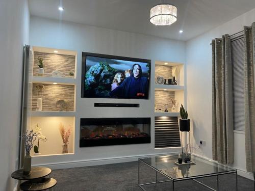 Adamsdown House | NEW Modern 5 Bedroom House - City Centre - Parking