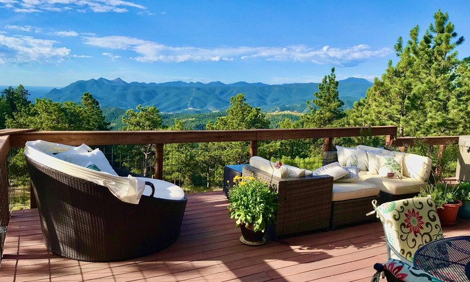 Boulder House | @NEW@ Mountain Getaway w/Chef's Kitchen, Yoga Studio, Sauna, Hot Tub & Trails
