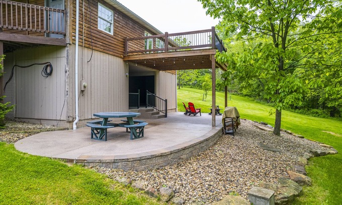 Millersburg Cabin | New! Outback Lodge. Large 3 story Cabin!