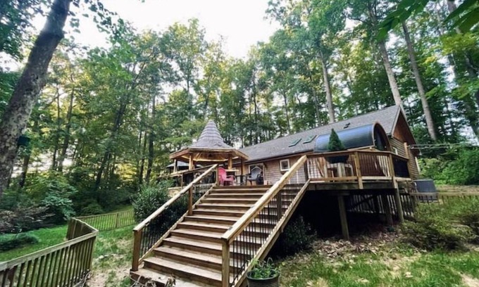 Hillsborough House | NEW! Peaceful Artist’s Retreat, Spa/Sauna