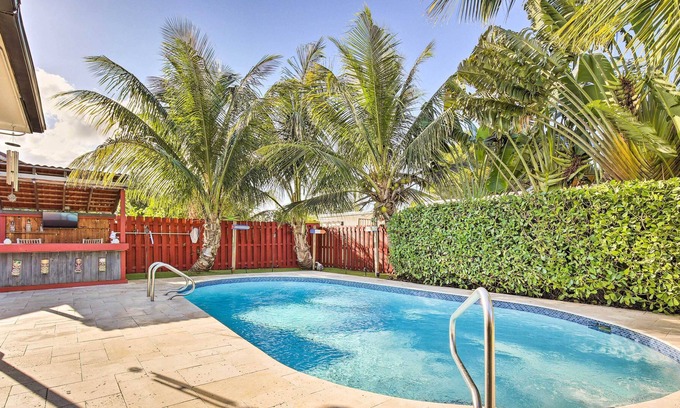 Pembroke Pines House | NEW! Pembroke Pines Place w/ Tiki Bar & Pool