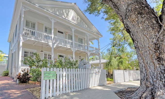 Uptown - Upper Duval House | NEW PRICING: DRIVE TO YOUR GETAWAY - BIG Pool, Steps to Beach & Free Parking