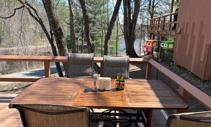 Grantham House | NEW! Renovated 3BDLakehouse w Kayaks fully stocked