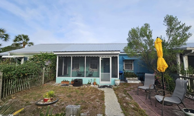 Lanark Village Condo | New Rental! Close to Carrabelle Beach; Pet-Friendly