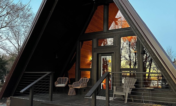 Afton Cabin | NEW! Romantic Adults only secluded Aframe on Grand Lake O’Cherokees. Lake front.
