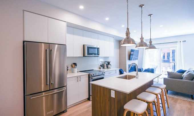 East Kootenay House | NEW Slope-side Townhouse at Panorama with hot tub and mountain views