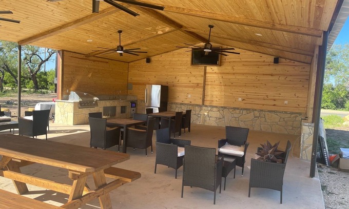 Uvalde Apartment | New Spacious 5 separate hotel suites in charming Uvalde with WiFi, AC.