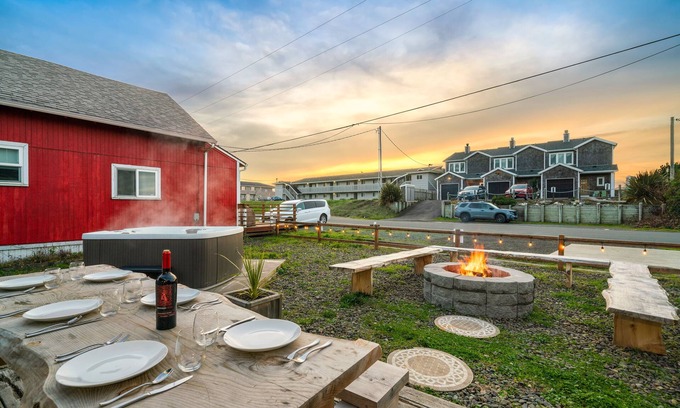 Rockaway Beach House | NEW Steps to Beach, Prime City Center, Firepit, Hot Tub, PS5, Pet Friendly