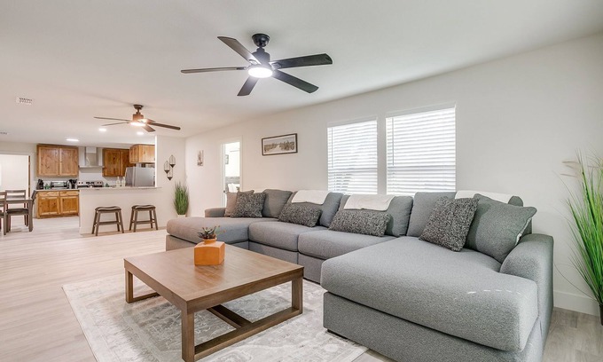 Stephenville House | *NEW* The Round Up | 4BR | Walk to TSU | Downtown