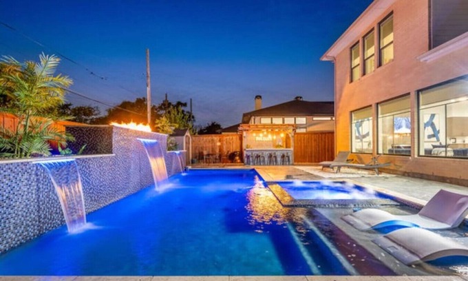 Bluffview House | New! The Sunset Villa