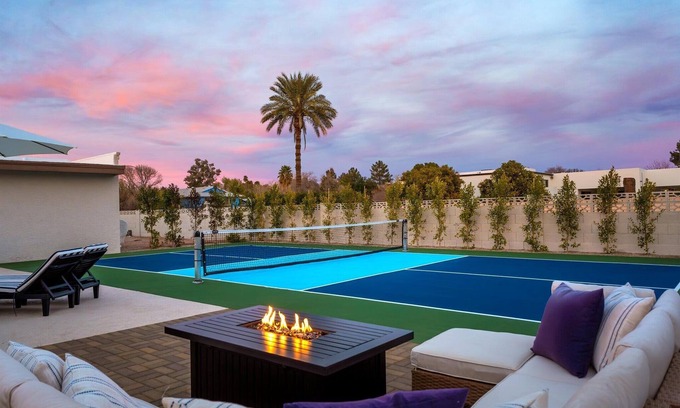 Sunburst Farms East House | NEW! The Windrose w/Pickleball, Pool & Spa