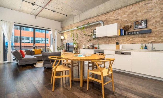 Phillip Apartment | New to VRBO: Cosy Apt 7 Min Drive Away from Canberra Hospital