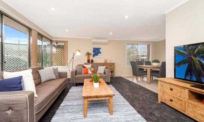 Chifley House | New to VRBO: Luxurious 4 Bedroom Home in Chifley