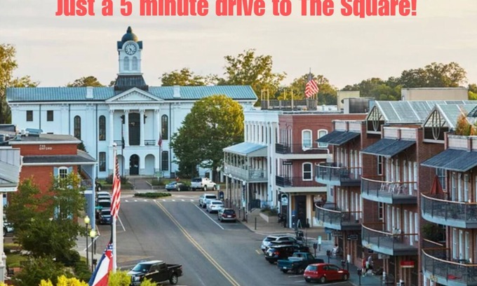 Oxford House | NEW Townhouse 5 mins from The Square at Ole Miss!