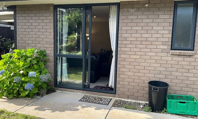 Pukekohe House | New two B/room house attached to house