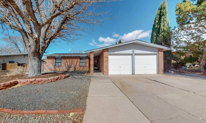 Northeast Heights House | NEW Updated, Private 3/2 Home(King)Near Balloon Fiesta Park, Quiet Neighborhood!
