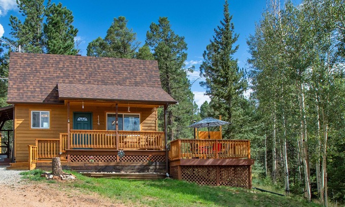 Florissant Cabin | NEW Updated, SUNSETCABIN:3 bd,1.5 bth, secluded, beautiful views, deck, sleeps 6
