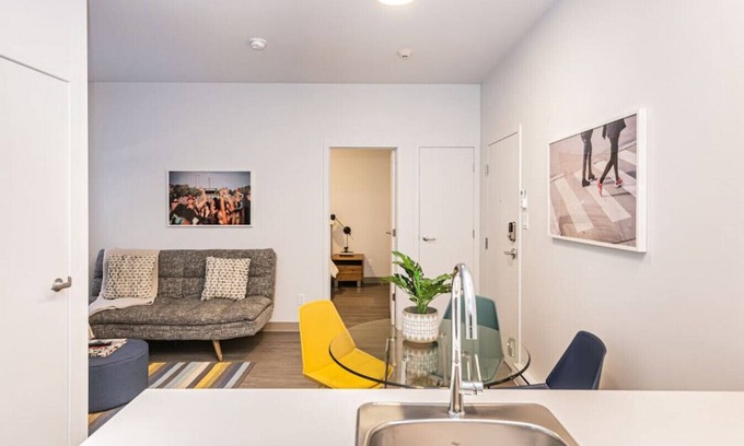 Plateau Mont Royal Apartment | New Urban and Well Located 1 Bedroom Apartment by Denstays
